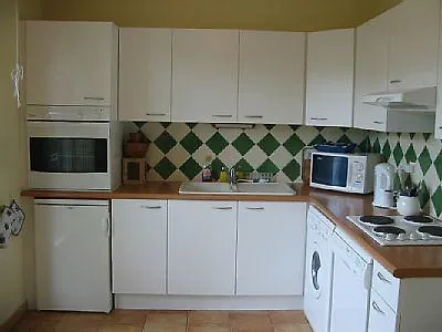 Hébergement de vacances Three- Bedroom House In *