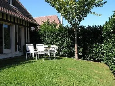 Hébergement de vacances Three- Bedroom House In Deauville