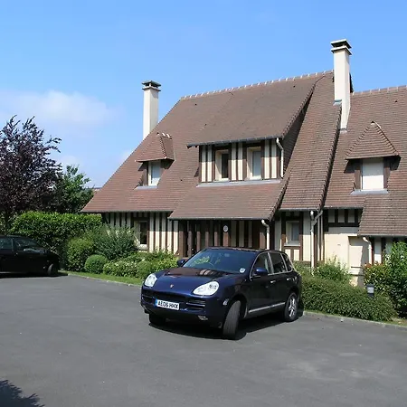 Three- Bedroom House In * Deauville