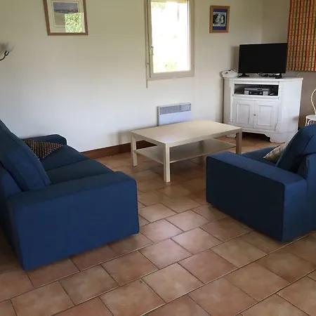 Three- Bedroom House In Deauville