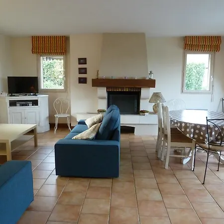 Hébergement de vacances Three- Bedroom House In Deauville