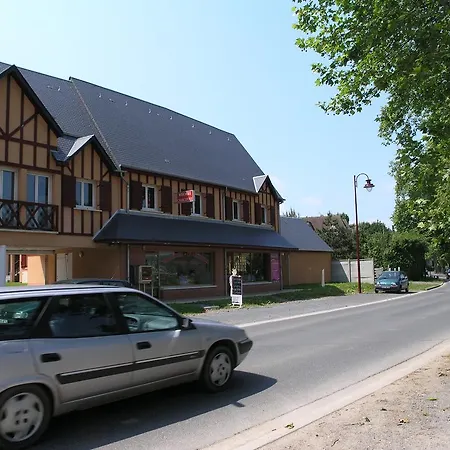 Three- Bedroom House In Deauville